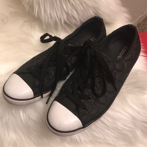 Black Converse Women’s size 9 quilted